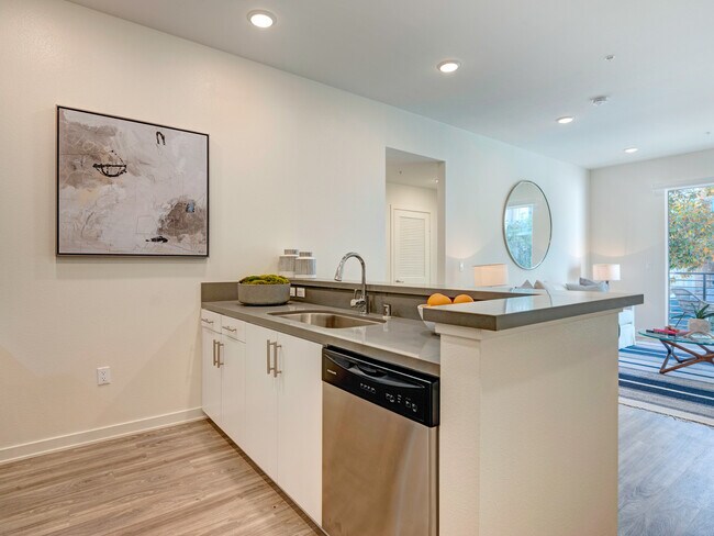 AtSix - 6908 Knowlton Pl