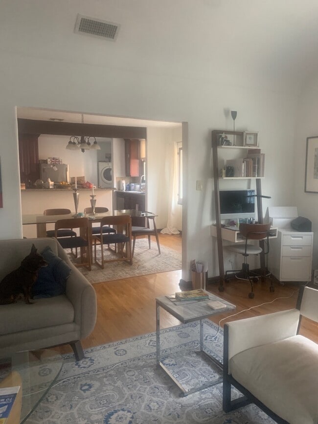 Building Photo - 6230 Lindenhurst Ave Unit 6232 Rental
