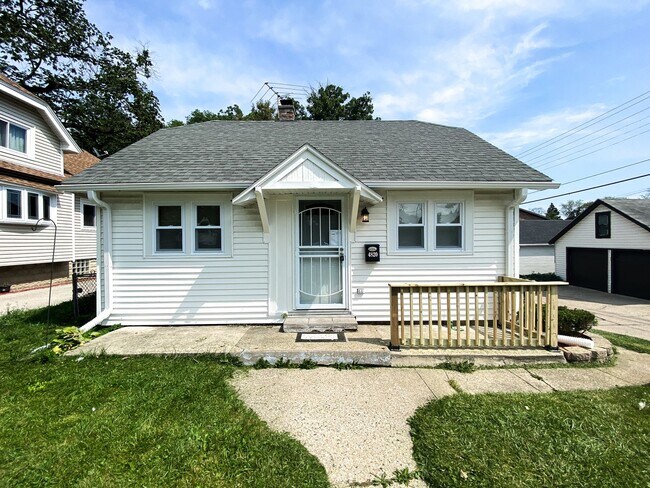 2 Bedroom Single Family - 2 Bedroom Single Family House