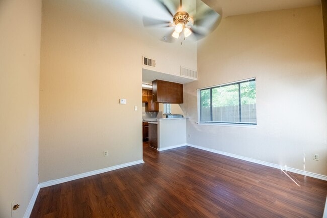 Building Photo - 601 Nelray Unit 10