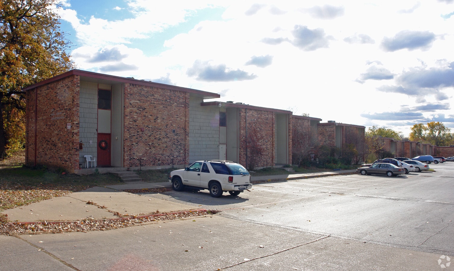 Woods de Haltom - Woods of Haltom Townhomes