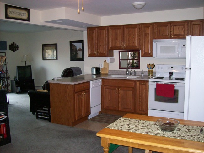 Building Photo - 115 Marengo Ave Unit 601 Rental