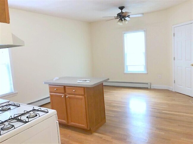 Photo - 389 Columbia St Unidad 1