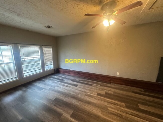 Photo - 3 Bd, 1 1/2 BA, home in Jacksonville