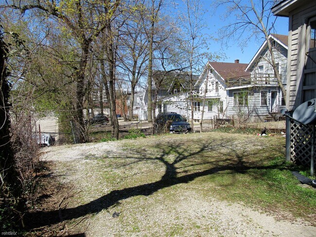 Photo - 710 S Division St