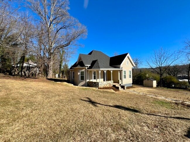 Photo - 46 N Thomason St