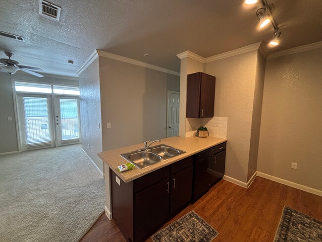 Photo - 1811 Medical Pkwy Unidad b5