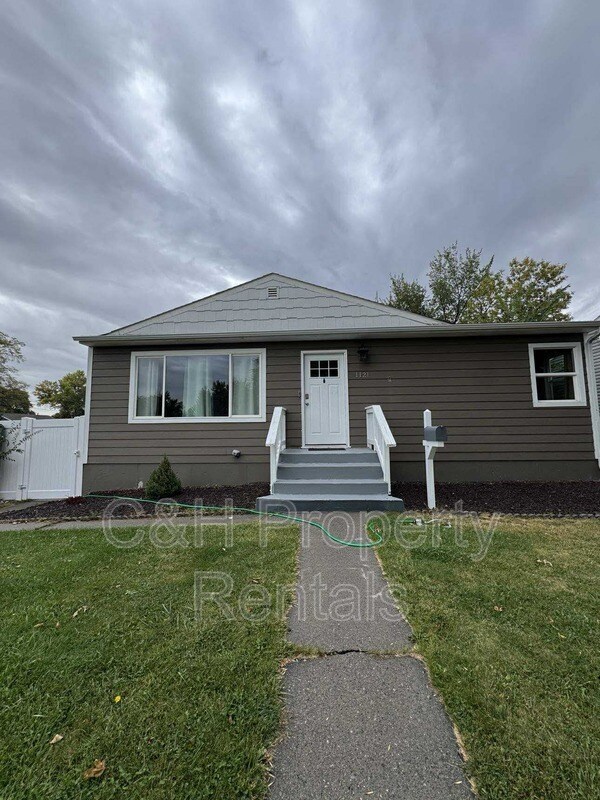 Building Photo - 1121 19th St W Rental