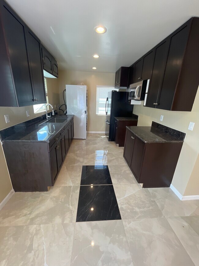 Photo - 4858 Palm Ave