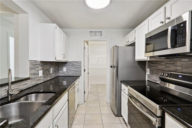 Building Photo - 421 Warm Springs Cir