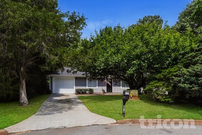 Building Photo - 3224 Creekwood Dr