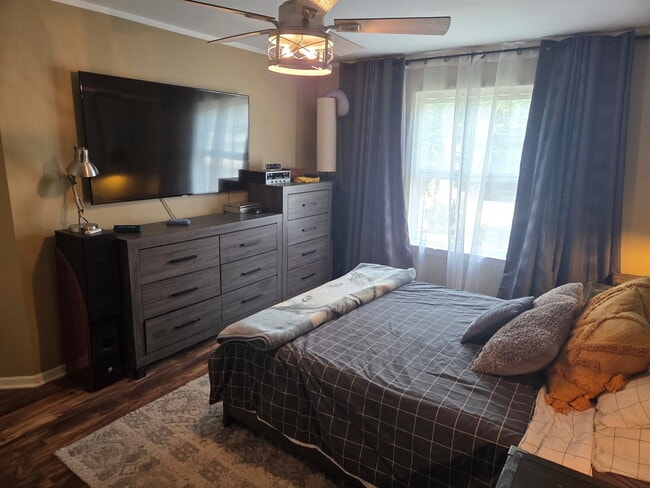 Photo - 1065 N Village Dr