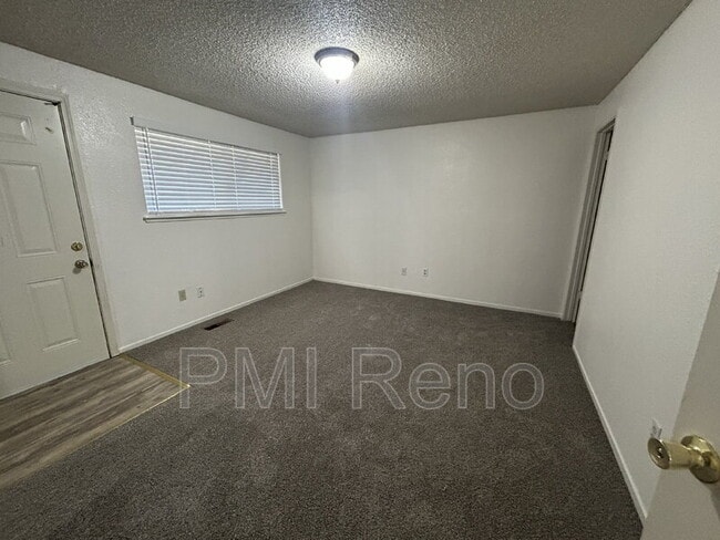 Photo - 6620 Lotus St