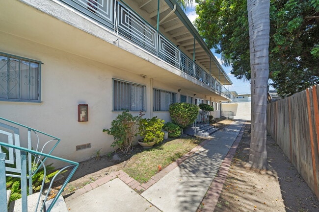 633 E. 99th St.