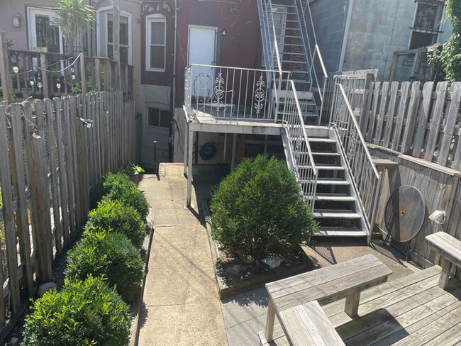 Photo - 1223 Harvard St NW Unit A Bedroom 1 XL Room and priv bath for rent