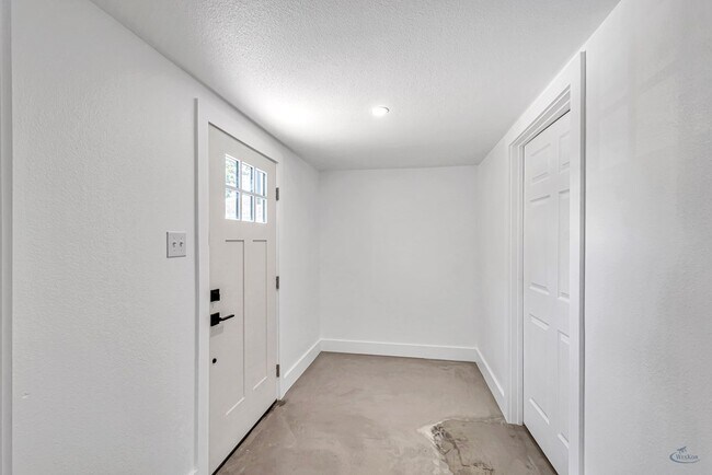 Photo - 1607 Butternut Ln