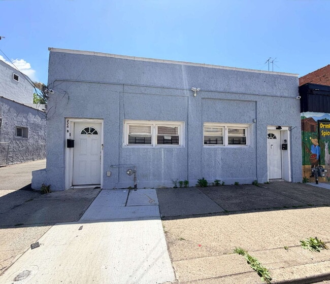 Building Photo - Move in July 1st • Spacious 1BR w/ Bonus Room Open Layout • Assigned Parking • Appliances • Garfield Unit B