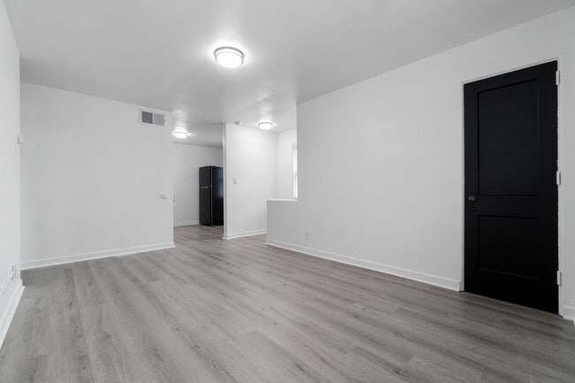 Building Photo - Coming March 1st: 1BR Townhouse in Midland, PA!!