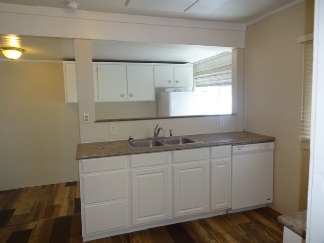 Photo - Quaint 2 Bed/ 1 Bath Home In Desirable Springfield !