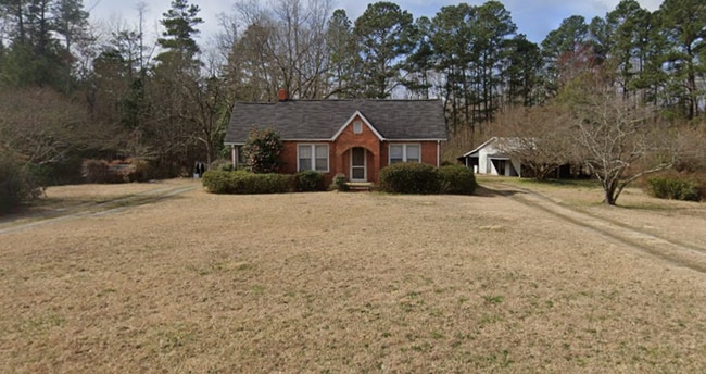 Building Photo - Beautiful Vintage Brick Home on 4.8 Acres