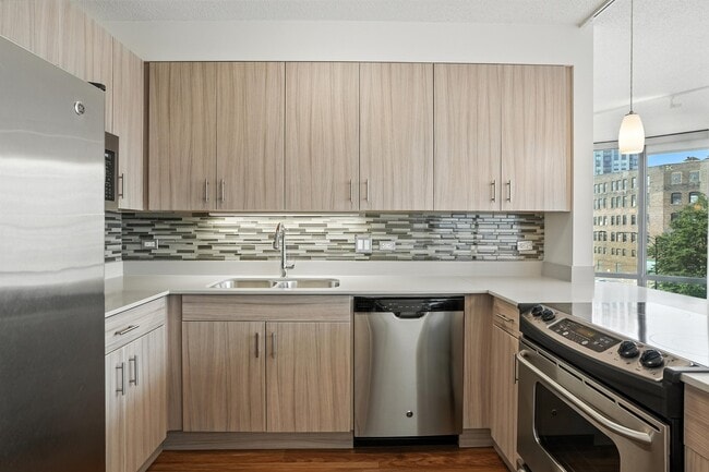 Photo - 542 N Kingsbury St