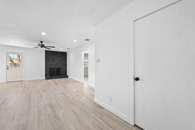 Photo - 5545 Pine Pl