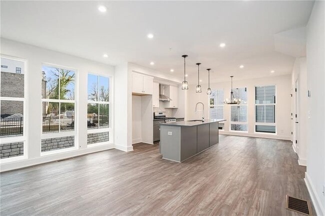 Photo - 1823 Gotham Ln NE