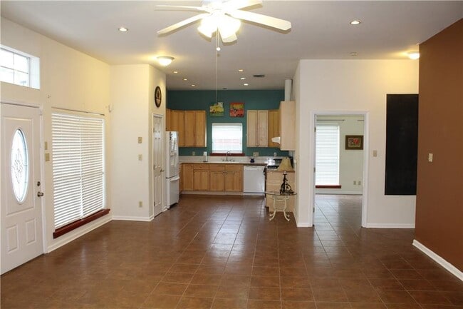 Photo - 109 W 38th St