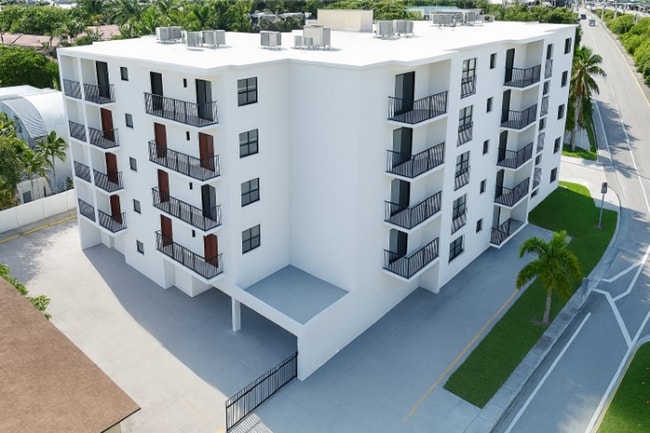 Casa Linda Apartments-3300 S Dixie Hwy