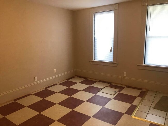 Large living room - 2805 S 7th St Unit 2805
