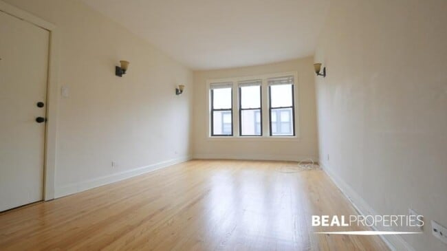 Building Photo - 1 bedroom in CHICAGO IL 60613 Unit W3