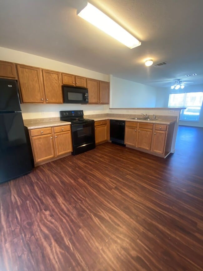 Photo - Available Now! 2 Bed, 2.5 Bath Townhome in The Cottages Of Lake Forest