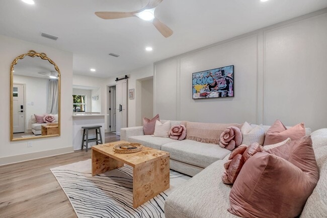 Photo - 2412 Surrey St