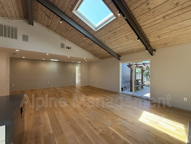 Photo - 1163 W Iowa Ave