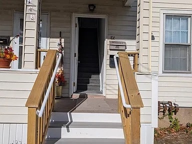 Building Photo - 6th St Unit 2