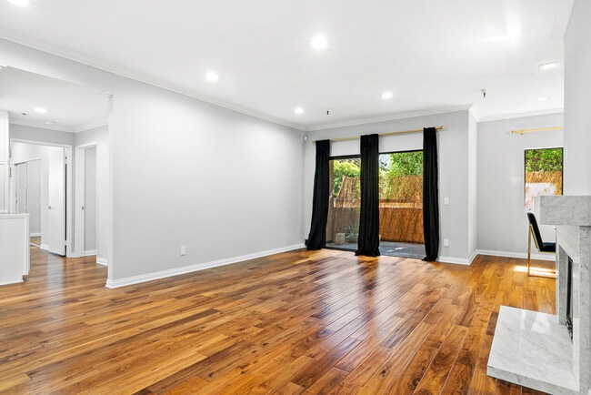 Building Photo - 14630 Dickens St Unit 108