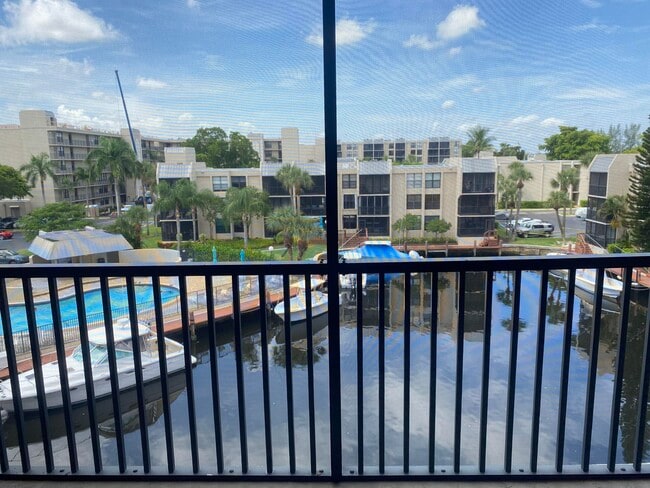 Building Photo - 9 Royal Palm Way Unit 403