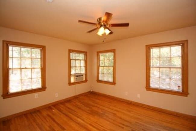 Photo - FOUR bedroom in Prime Location!