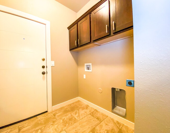 Photo - 445 Stetson Dr