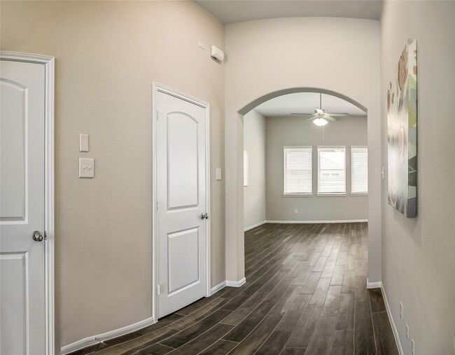 Building Photo - 1866 Kenley Wy Rental