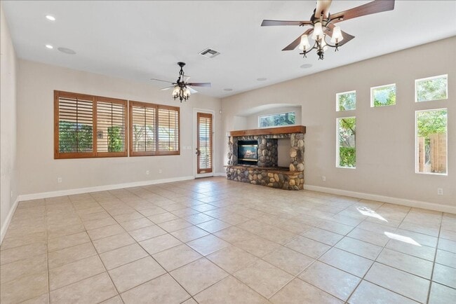 Photo - Status: Accepting Applications