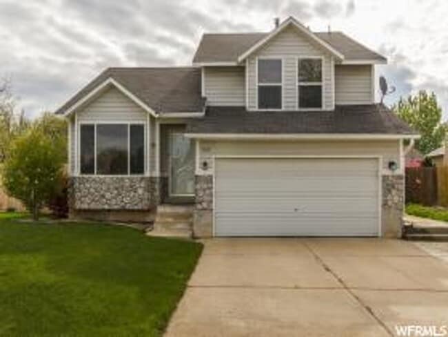 Photo - Pet Friendly Home on Corner Lot w 2 car garage