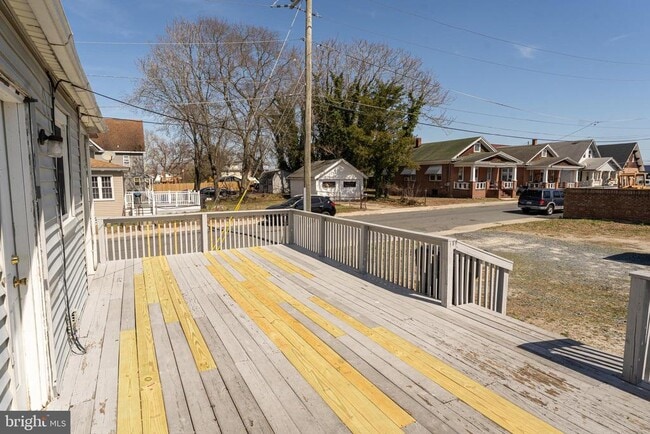 Photo - 915 N Division St