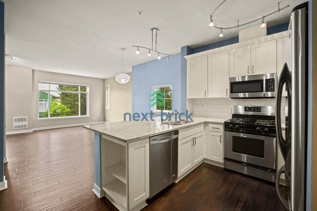 Photo - 3 Bed 2.5 Bath End Unit Townhome is Available for Rent!