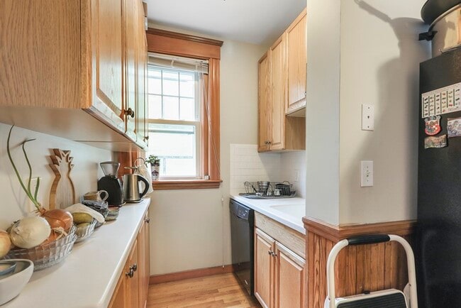 Photo - 37 Gladstone St Unit 2