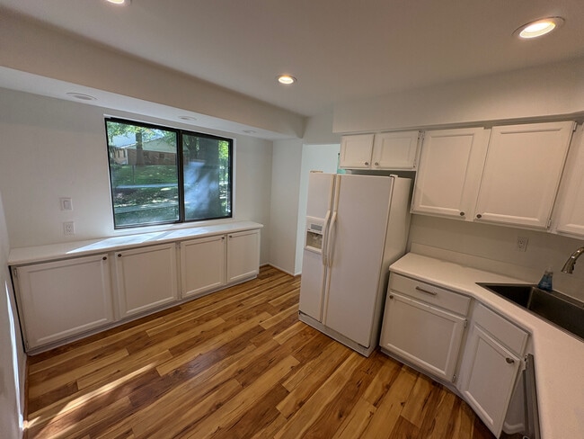 Photo - 101 Elgin Ct