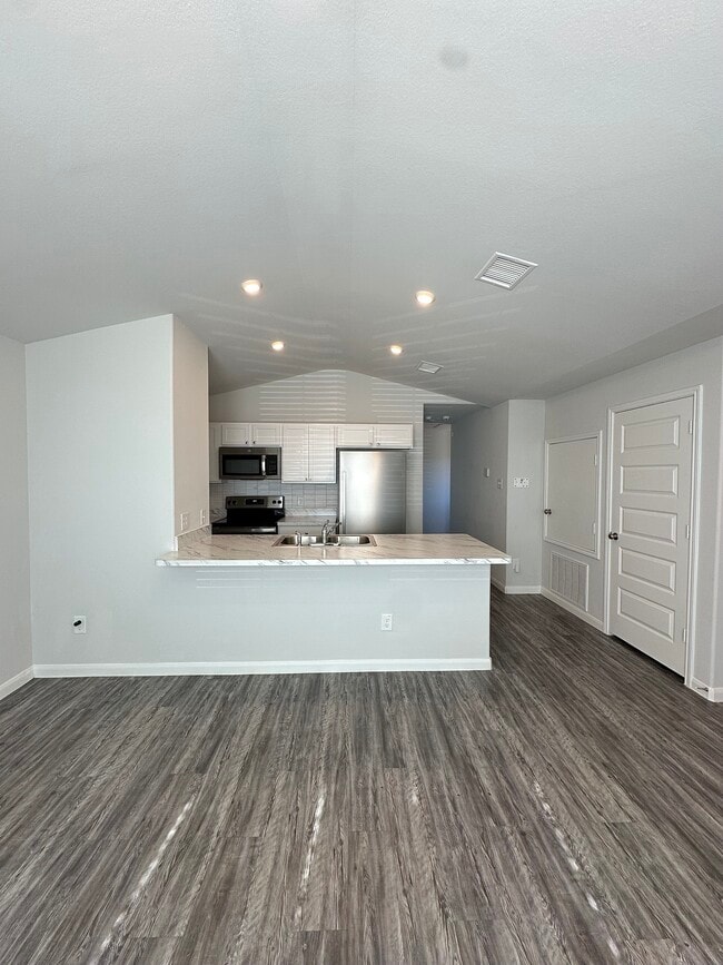 Photo - 2623 Road 5724