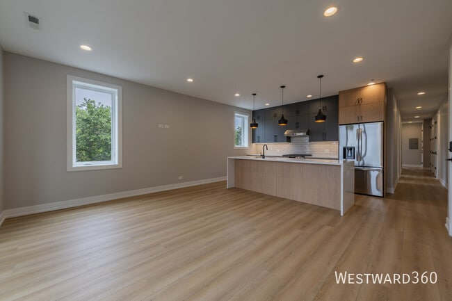 Building Photo - 3555 N Neenah Ave Unit #2N