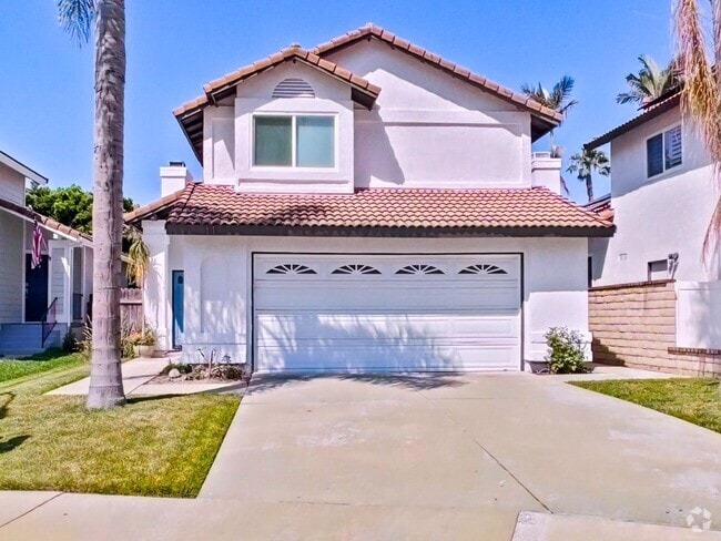 Building Photo - Beautifully remodeled 3 bed / 2.5 bathroom... Rental