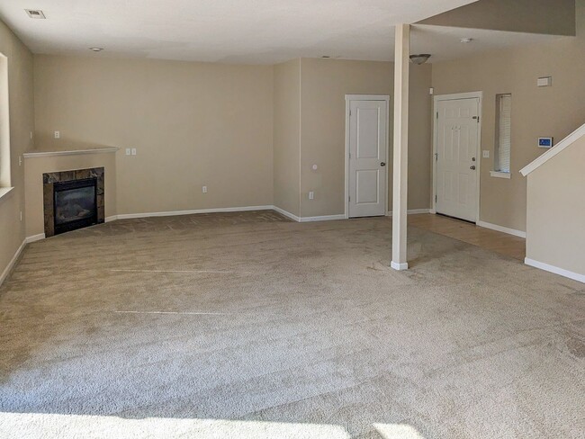 Photo - 1382 Glacier View St SE